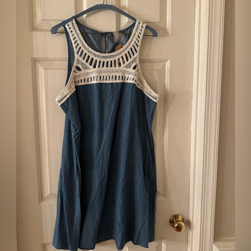NWT cotton sleeveless dress with lace detail